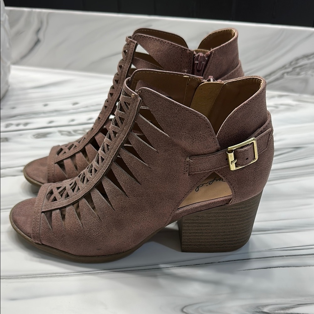 Women's Cutout Ankle Boots - mauve